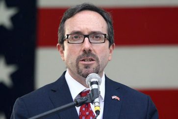 Ambassadeur us en Turquie John Bass delivers a speech at the ambassador’s residence in Ankara on July 2, 2015 during an early reception for US Independence Day on July 4. AFP PHOTO / ADEM ALTAN