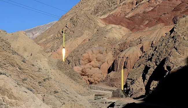 الصواريخ الباليستية الايرانية لدى اطلاقها