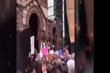 Décret Trump : l’appel à la prière islamique récité dans l’église de Trinity Kubly à Boston