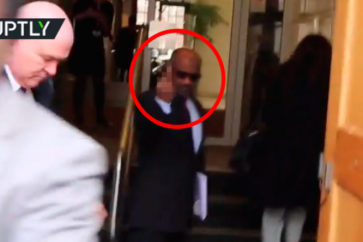 Des activistes tentent dùarrêter Asiri pour crimes de guerre au Yémen