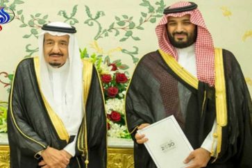 الملك سلمان ينيب ولي العهد في إدارة شؤون البلاد