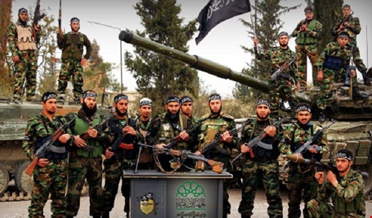 La milice pro saoudienne Jaïsh al-Islam a fait l'objet d'un attentat suicide quia tué et blessé 100 de ses miliciens