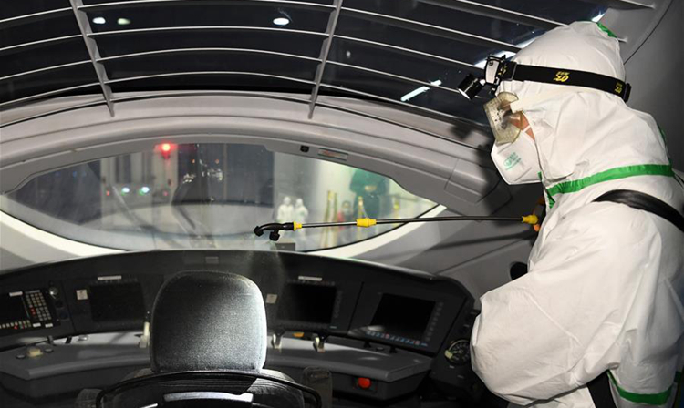 La désinfection d'un train Chongqing, dans le sud-ouest de la Chine