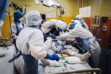 On peut "encore" maîtriser la situation à condition d'intervenir très rapidement sur les foyers de la maladie, selon l'OMS