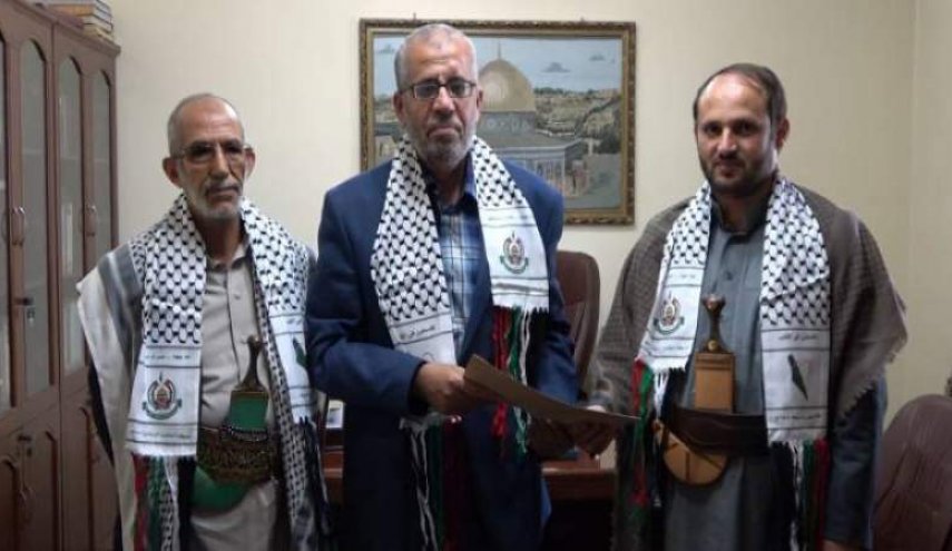 Les membres du bureau politique du mouvement yéménite Ansarullah, Fadl Abu Talib et Abdullah Hashem al-Siyani ont rencontré lundi 27 juillet à Sanaa le chargé d’affaire du Hamas au Yémen Moaz Abou Shamala