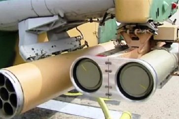 Des missiles Dehlaviyeh installés sur un hélicoptère d'assaut iranien. ©Tasnim News