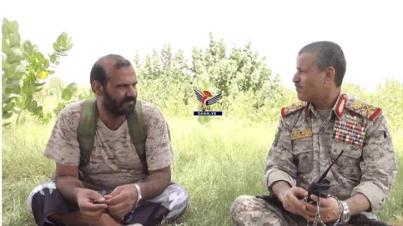 Mohammad Atefi, lors d'une tournée d'inspection sur les fronts de guerre à Jawf, au nord du Yémen