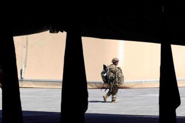 Un soldat US lors de la remise de la base militaire d’al-Taji à l’armée irakienne