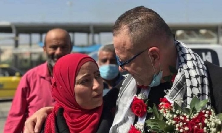 Jinan Samara a attendu son fiancé 18 ans