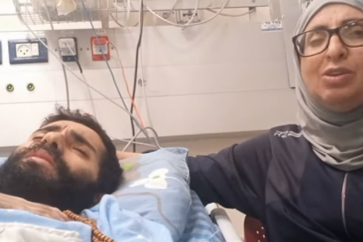 Muqdad Qawasmeh et sa mère