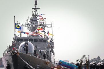 Le destroyer lourd Alvand et 4 sous-marins Sabehat-15 ont été livrés à la marine iranienne. ©YJC