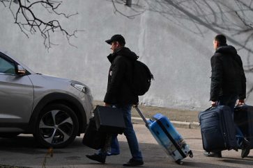 La Russie a  commencé l'évacuation de son personnel diplomatique d'Ukraine