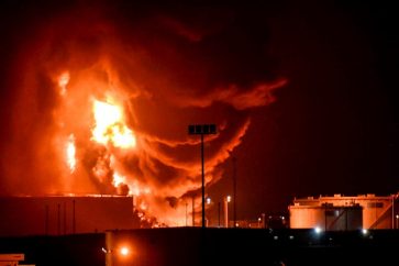 L'installation pétrolière d'Aramco à Jeddah en feu.