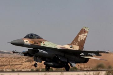 Hélicoptère israélien de combat.
