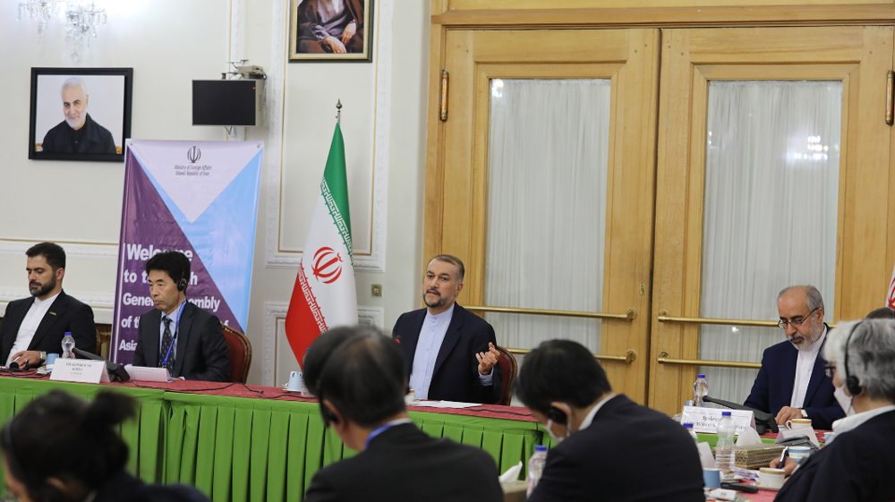 Le ministre des Affaires étrangères de la RII, Hossein Amir-Abdollahian (au centre) lors d’une séance de l'assemblée générale de l’Organisation des agences de presse d’Asie-Pacifique (OANA) à Téhéran, le lundi 24 octobre 2022. ©Ministère des Affaires étrangères de la RII