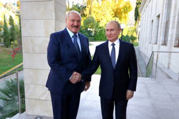 Vladimir Poutine et Alexandre Loukachenko à Minsk, le 19 décembre 2022.