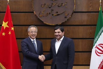 Le vice-président iranien, Mohammad Mokhber et le vice-premier ministre chinois Hu Huchuan rencontrent à Téhéran dans le cadre du sommet pour le Programme global de coopération Iran-Chine , le 13 décembre 2022. ©Dolat.ir