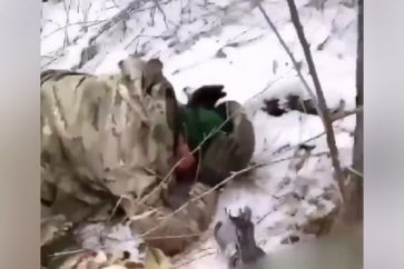 Image ayant circulé sur les réseaux sociaux, qui montrerait un prisonnier de guerre russe exécuté par des Ukrainiens.