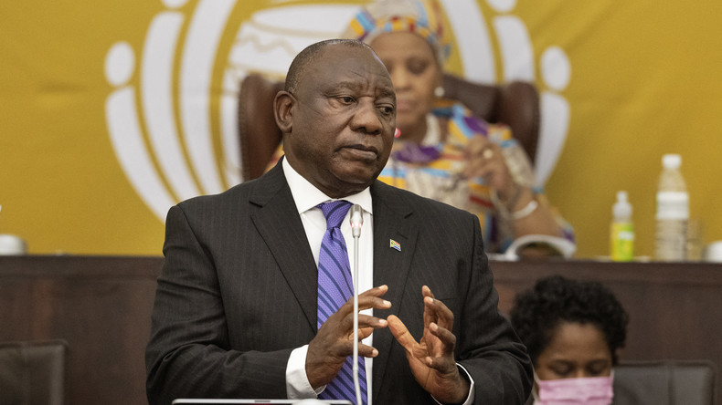 Le président sud-africain Cyril Ramaphosa En savoir plus sur RT France : https://francais.rt.com/international/105906-mission-paix-africaine-delegation-menee-ramaphosa-kiev