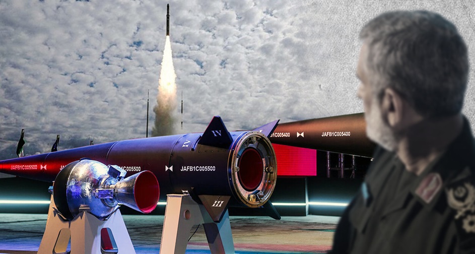 Cérémonie de dévoilement du missile Fattah, en présence du commandant de la Force aérospatiale du CGRI, le général Amir-Ali Hajizadeh.