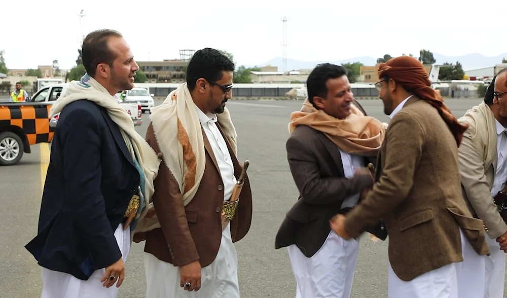 Arrivée de la délégation d'Ansarullah à l'aéroport de Sanaa.