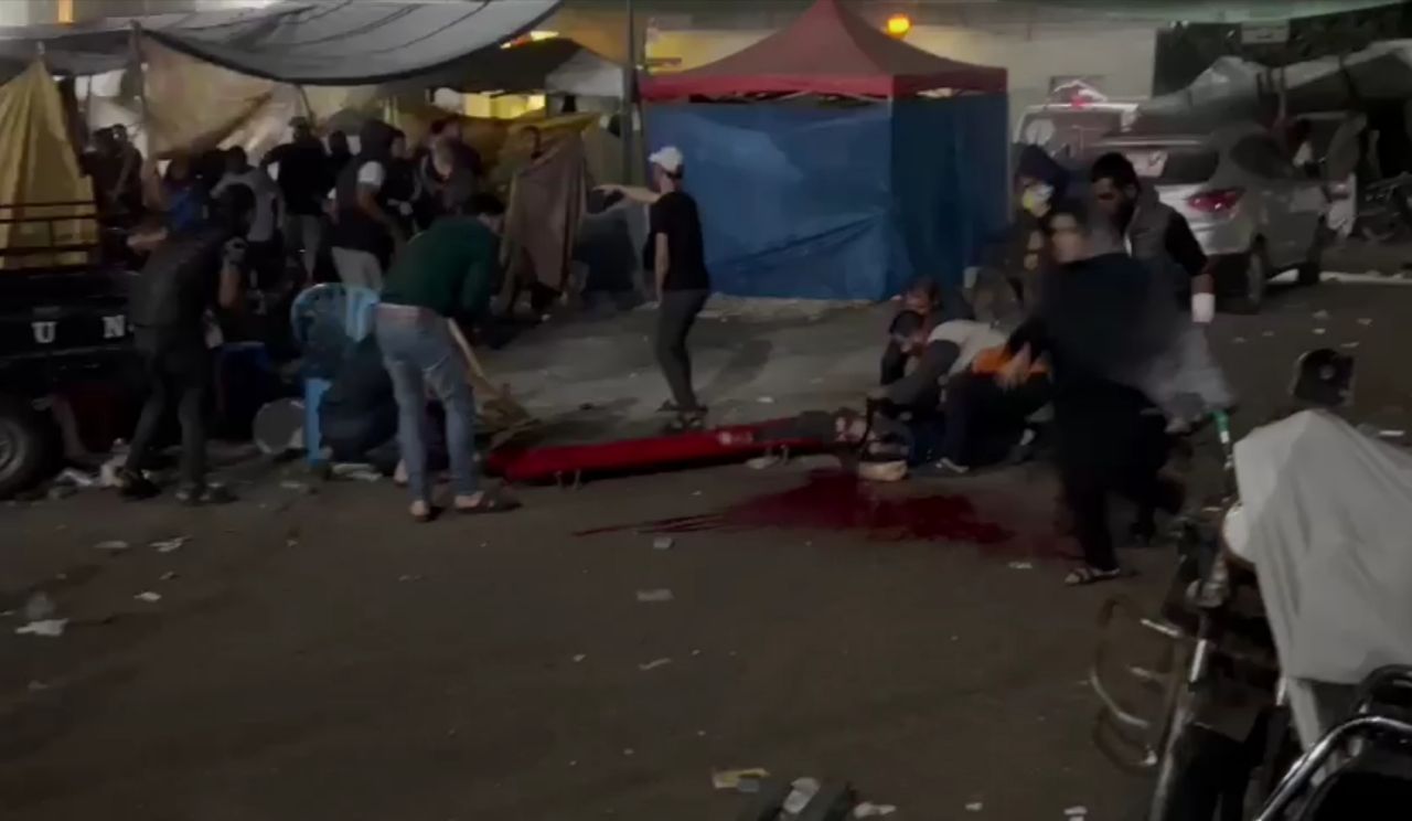 Les alentours des hopitaux à Gaza bombardés par l'aviation israélienne