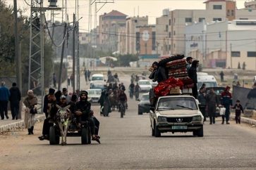Des Gazaouis fuyant les bombardements israéliens contre Gaza.