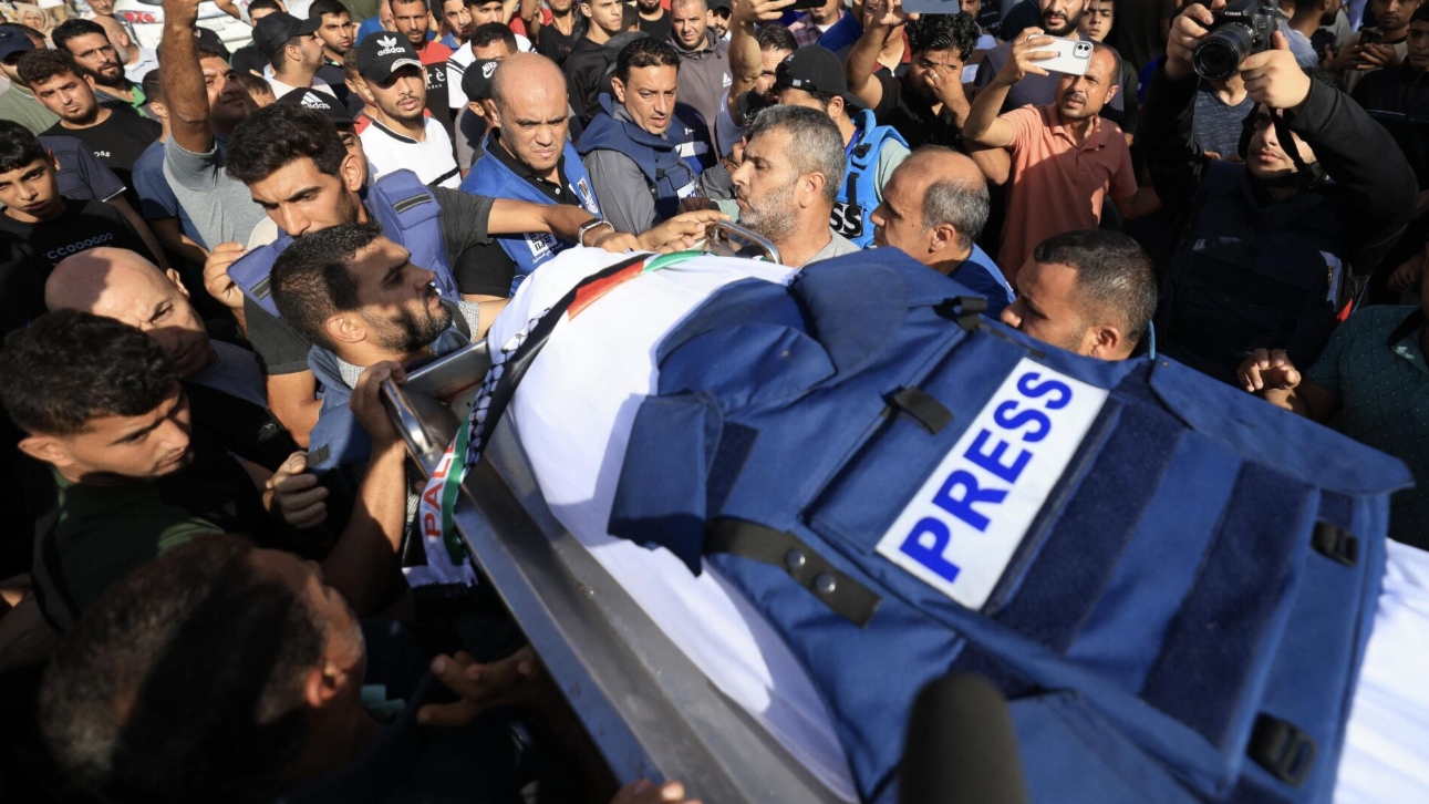 Plus de 100 journalistes palestiniens et trois Libanais sont tombés en martyre suite aux tirs israéliens, depuis le 7 octobre 2023.