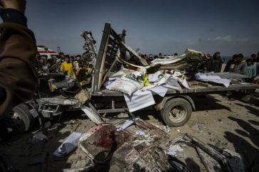 Raid israélien sur un convoi d'aide à Deir al-Balah au centre de la bande de Gaza.