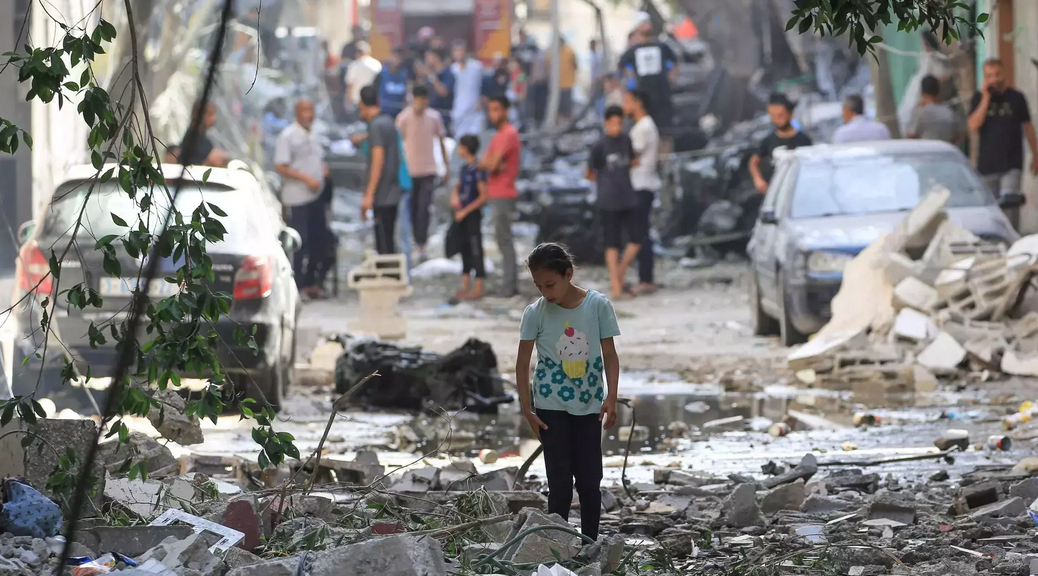 Les dommages causés par l'assaut israélien contre le camp de réfugiés de Nuseirat.