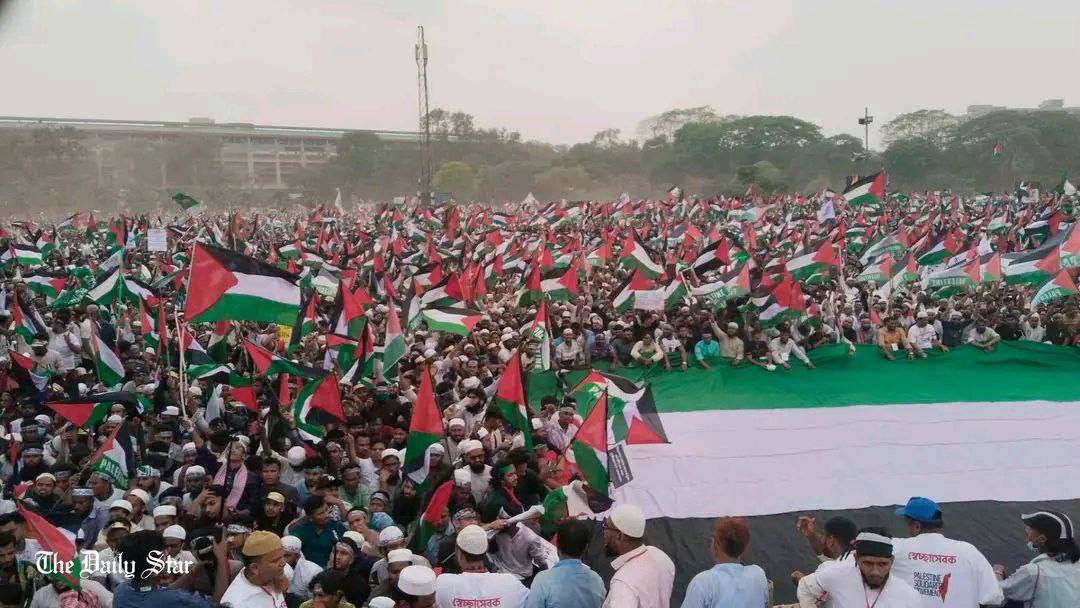Une manifestation monstre à Dacca