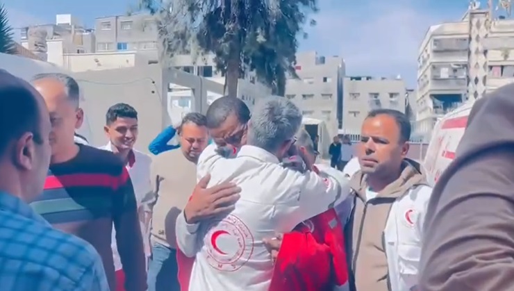 Assaad Al-Nsasrah et un autre secouriste sont les seuls rescapés de la fusillade israélienne qui a assassiné 15 secouristes palestiniens.