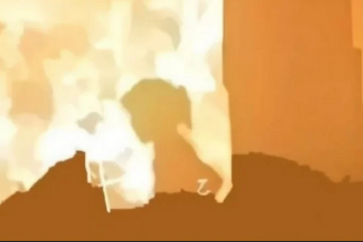 La fillette Ward Al-Sheikh Khalil, coincé dans les flammes. Elle est la seule survivante de sa famille suite au massacre israélien contre une école dans le quartier d'Al-Daraj à Gaza. Elle a perdu six de ses frères et sœurs, tandis que son père souffre de graves brûlures potentiellement mortelles.