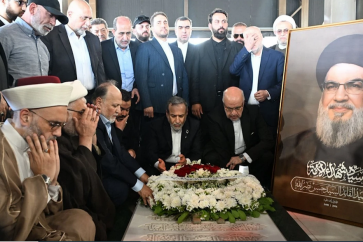 Le chef de la diplomatie iranienne, Abbas Araghchi se recueille sur la tombe du maitre des martyrs de l'Oumma, Sayed Hassan Nasrallah (Archives)