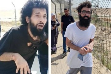 Deux ex-détenus palestiniens dans la prison de Néguev après leur libération.