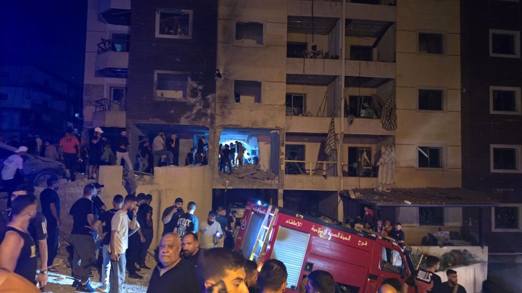 Un bâtiment résidentiel à Nabatieh bombardé par l'aviation israélienne, le 15 septembre 2025.