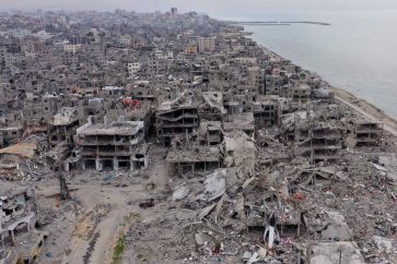 Une image aérienne des destructions massives causées par de nombreuses frappes israéliennes contre le nord de la bande de Gaza. ©UNRWA