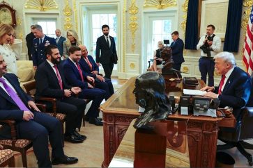 Le président syrien par intérim accueilli sans protocole par Trump à la Maison Blanche, le 10 novembre 2025.