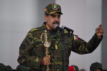 Le président vénézuélien Nicolas Maduro prononce un discours lors d'une cérémonie militaire au fort Tiuna, à Caracas, le 25 novembre 2025. ©AA