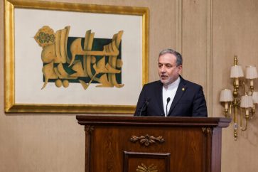 Le ministre iranien des Affaires étrangères, Abbas Araghchi, s’est exprimé lors de la conférence internationale intitulée Le lieutenant-général Hadj Qassem Soleimani ; Diplomatie et Résistance, ce lundi 29 décembre 2025 à Téhéran. ©IRNA