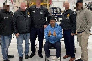 Nouvelle photo du président du Venezuela, Nicolas Maduro, arivé aux USA, après son enlèvement par les forces américaines.